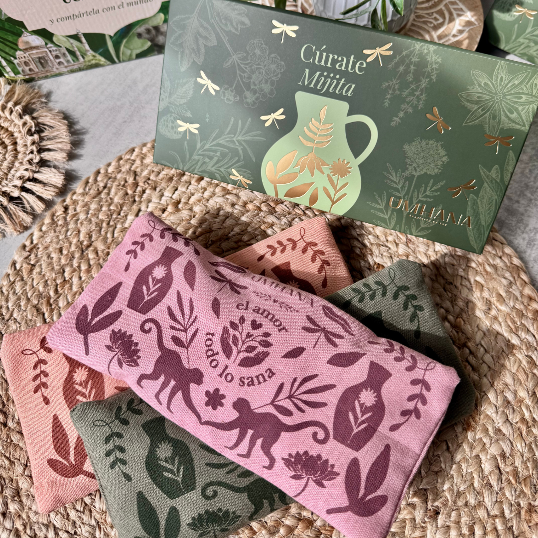 Cojín Herbal para relajar el cuerpo, la mente y darle amorcito al corazón UMHANA | Mezclas a base de Plantas & Adaptógenos